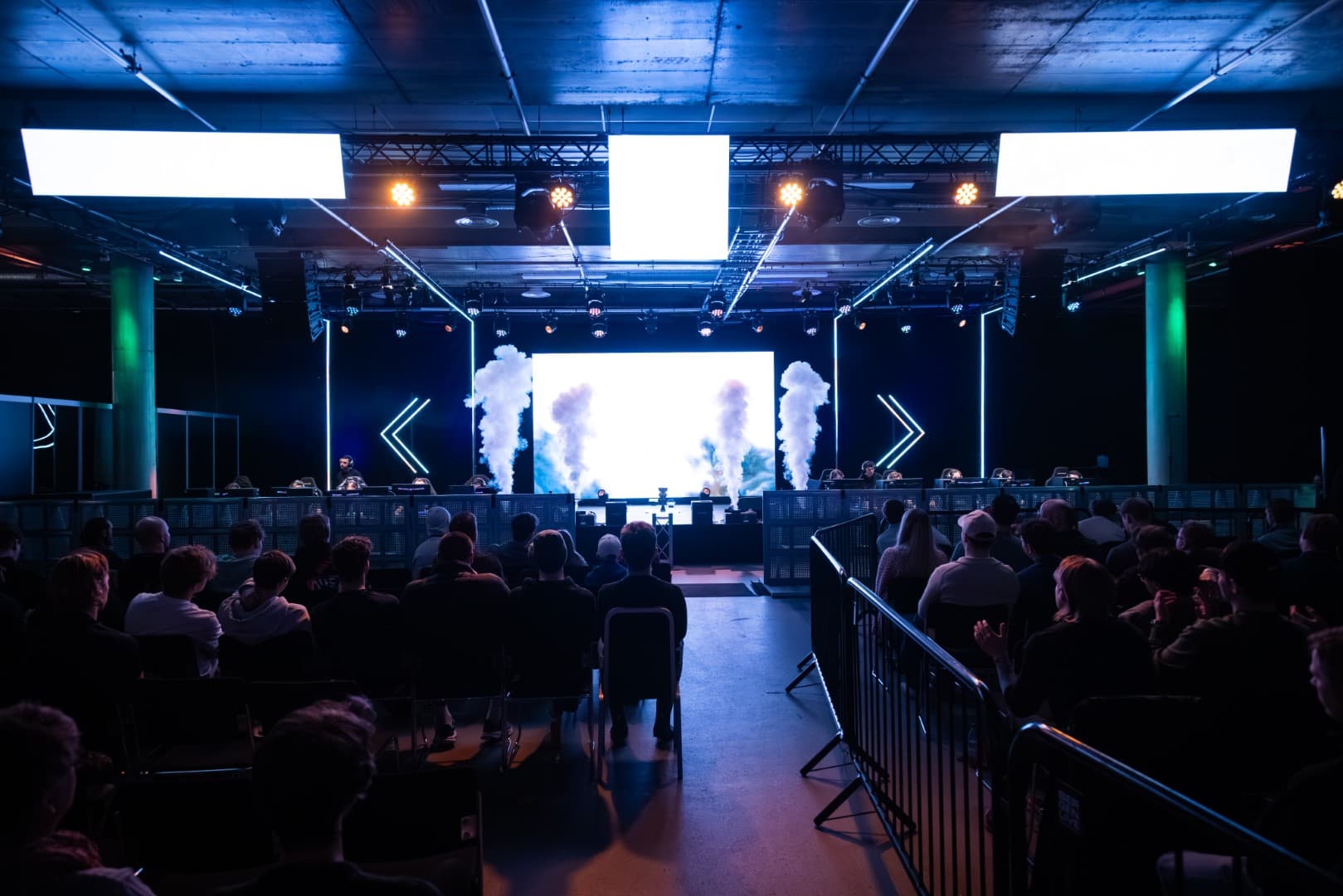 Folkemengde samlet til festivalkveld